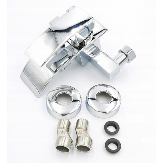 Elva kádtöltő fürdőszobai csaptelep vízesés alakú vízsugárral króm