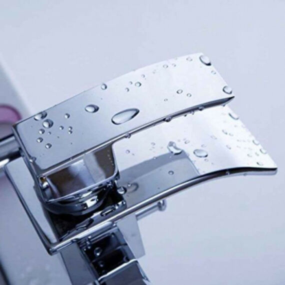 Elva kádtöltő vizes